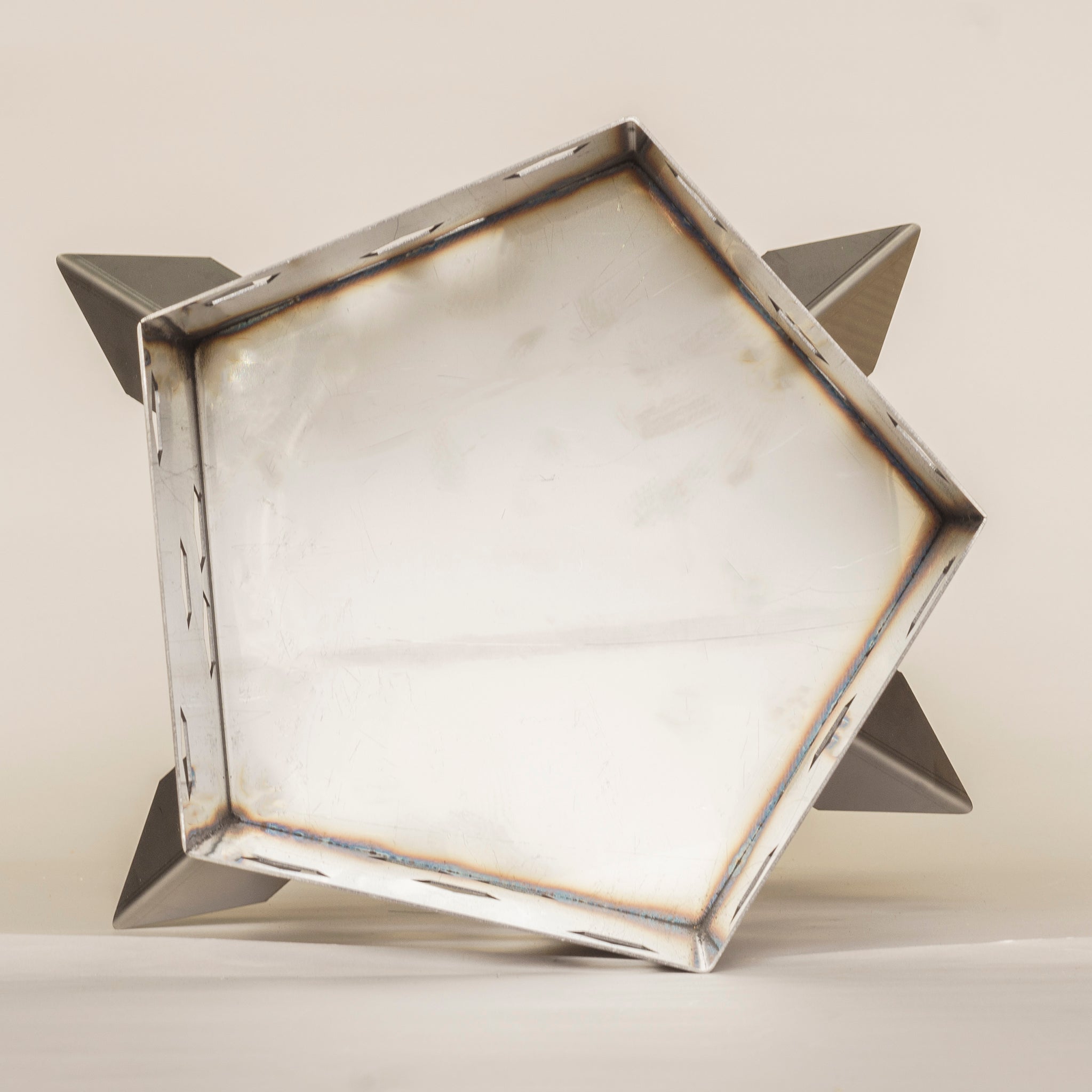 鹿の角　けやき台付き 焚き火台五角形 – KOUKI FACTORY